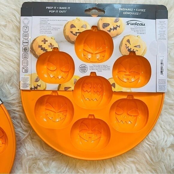 Trudeau Halloween Pumpkins Mini Treat Cake Pan Silicone Round set of 2 - Picture 5 of 5
